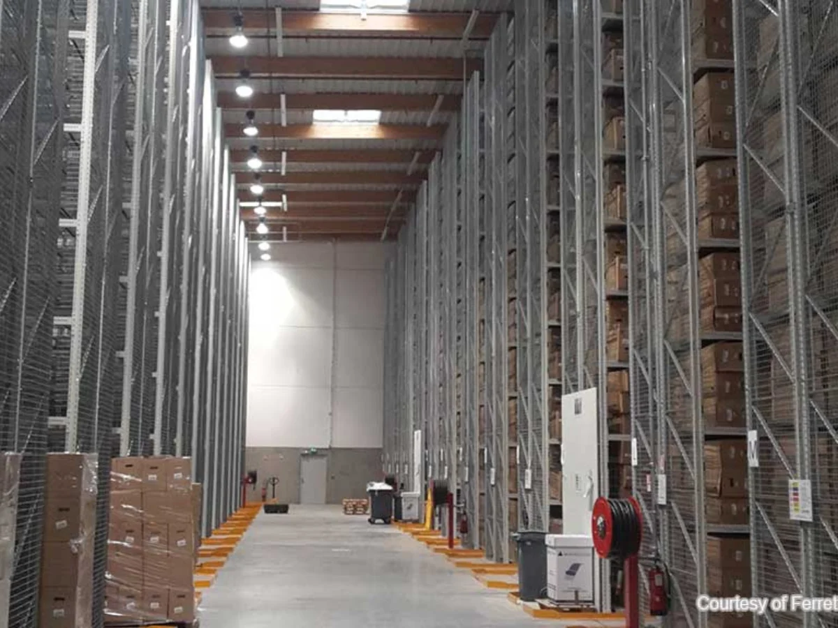 Конвенционални палетни стелажи: базова структура на ефективното складово пространство